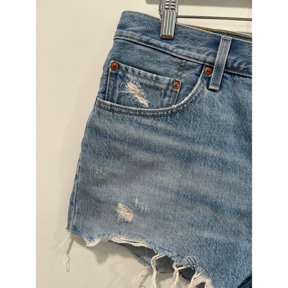 NWT Levi’s 501 Mid Rise Denim Shorts Size 32 - Picture 3 of 6